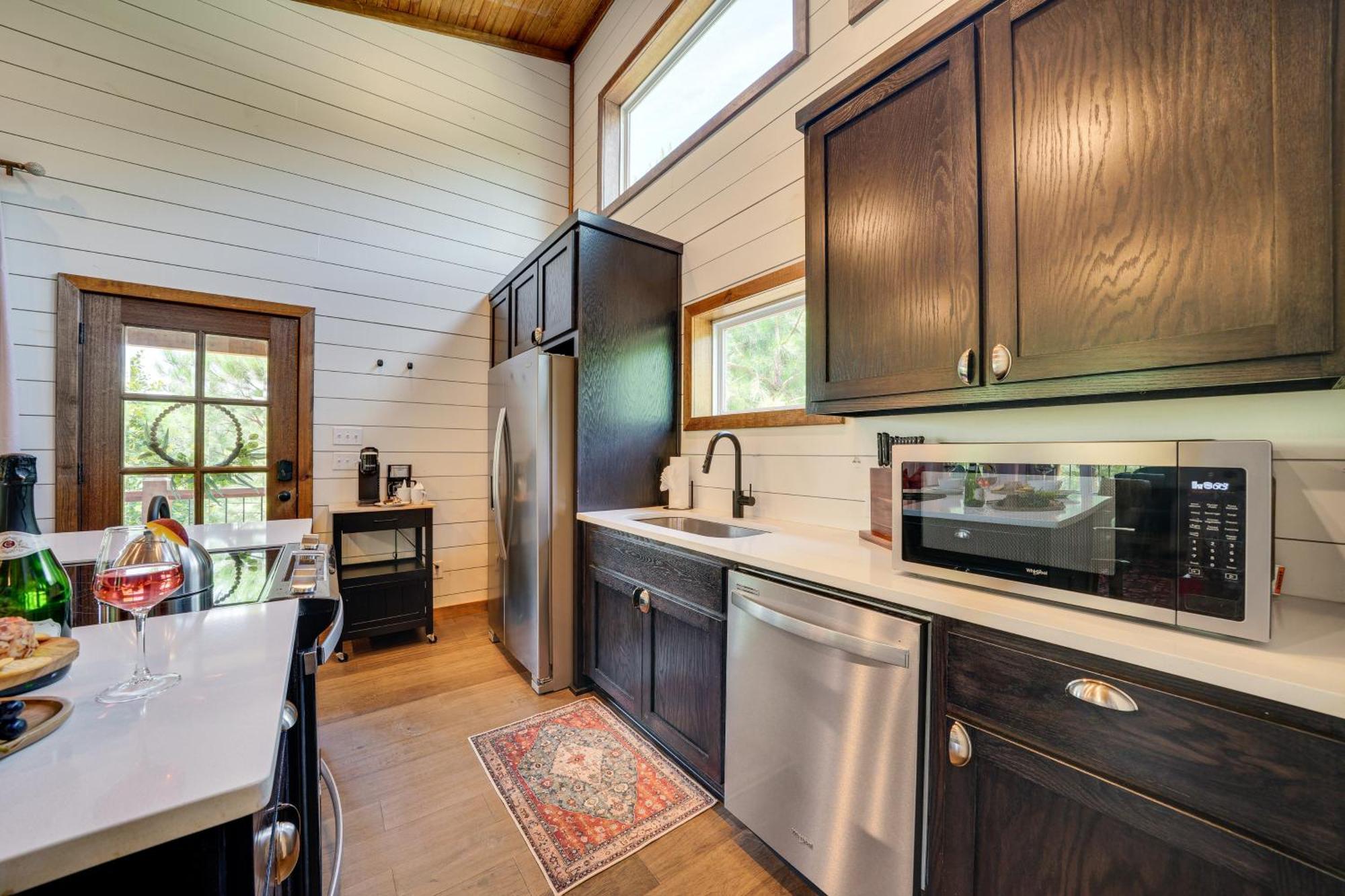Tree-Lined Broken Bow Studio With Private Hot Tub! Exterior photo