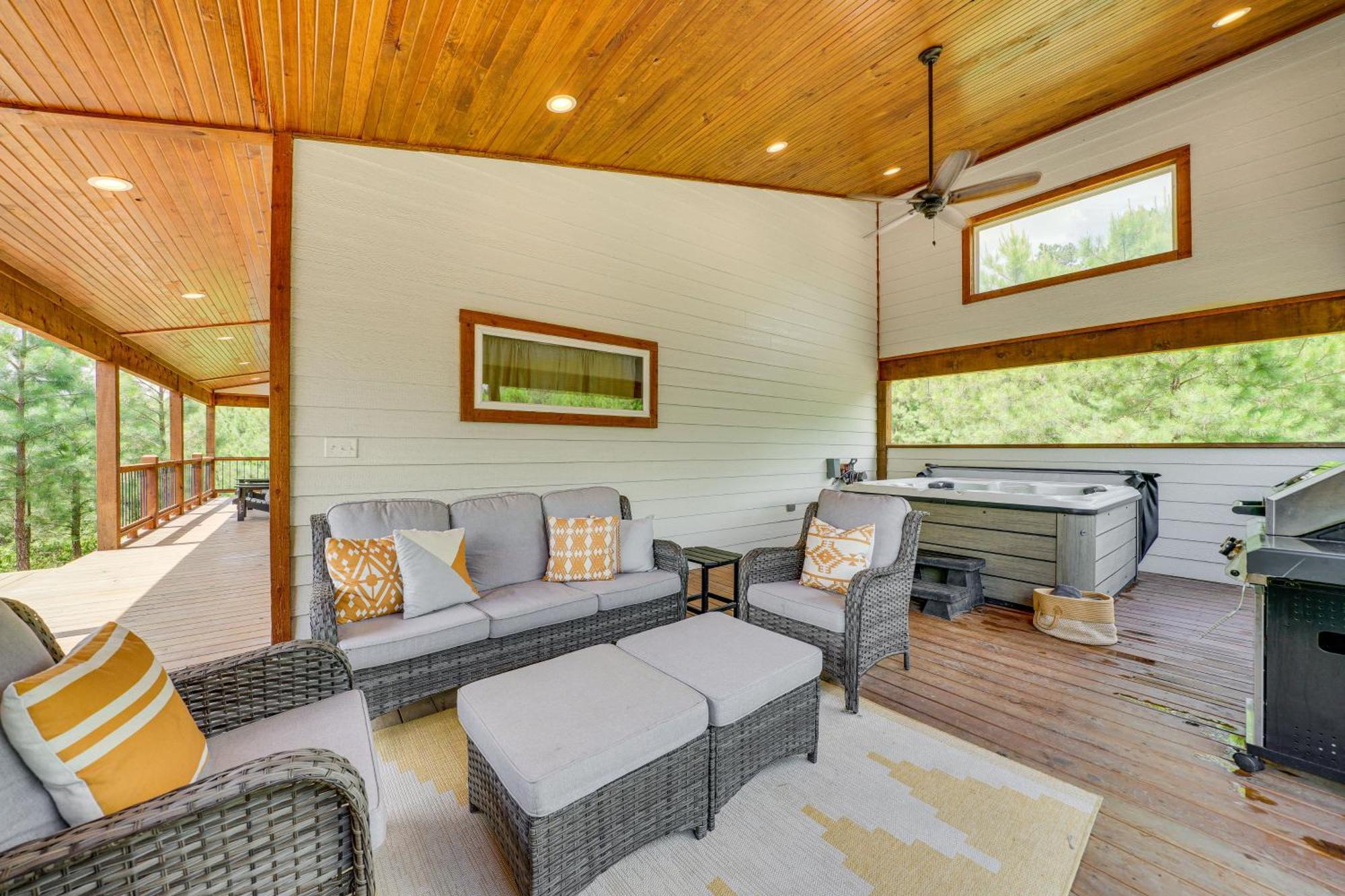 Tree-Lined Broken Bow Studio With Private Hot Tub! Exterior photo