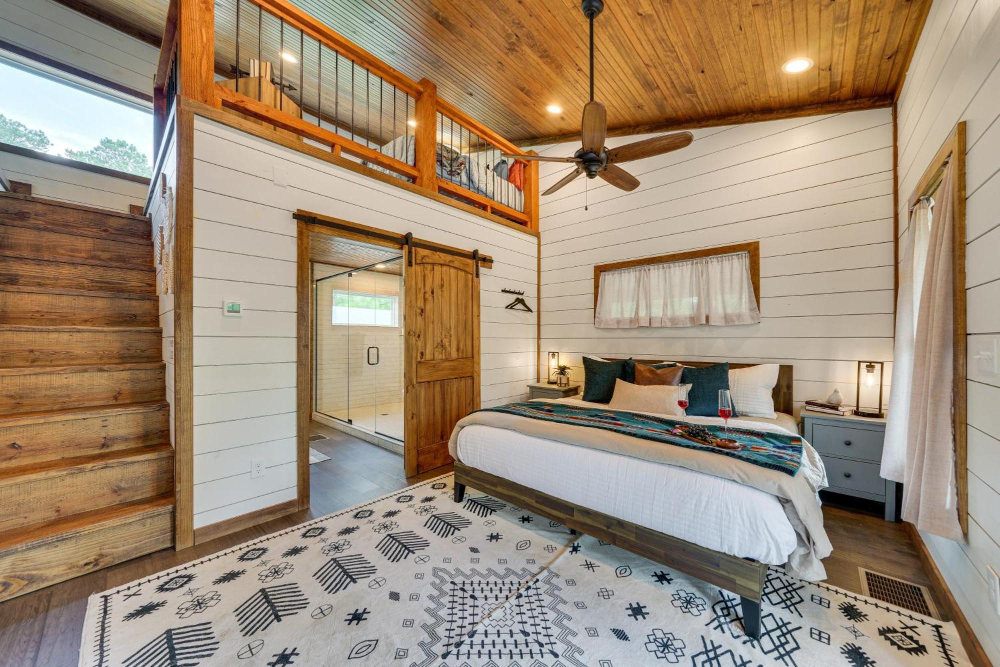 Tree-Lined Broken Bow Studio With Private Hot Tub! Exterior photo