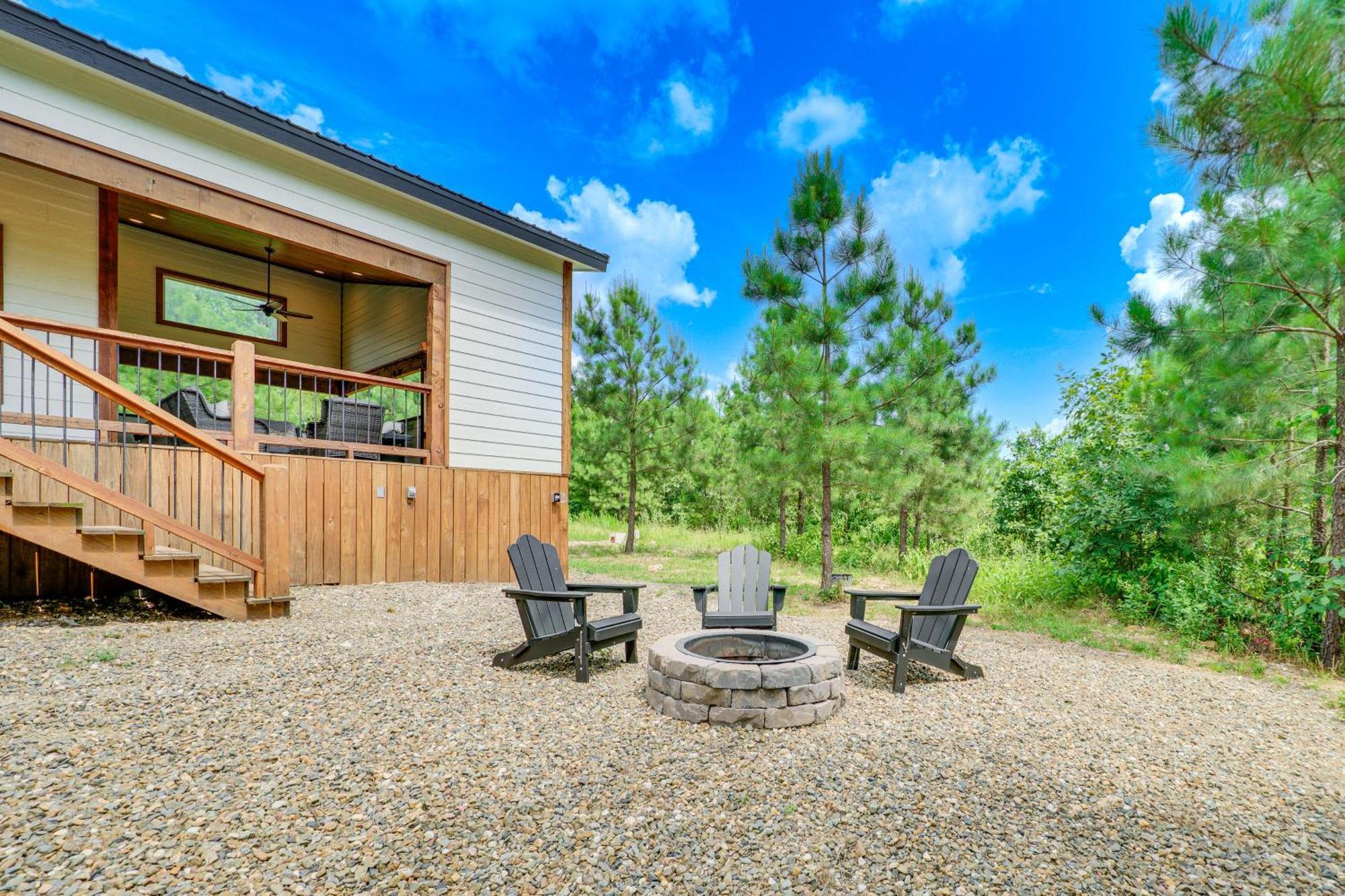 Tree-Lined Broken Bow Studio With Private Hot Tub! Exterior photo